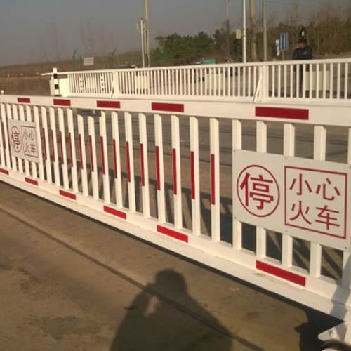 7套铁路道口电动栏木机在山东枣庄使用